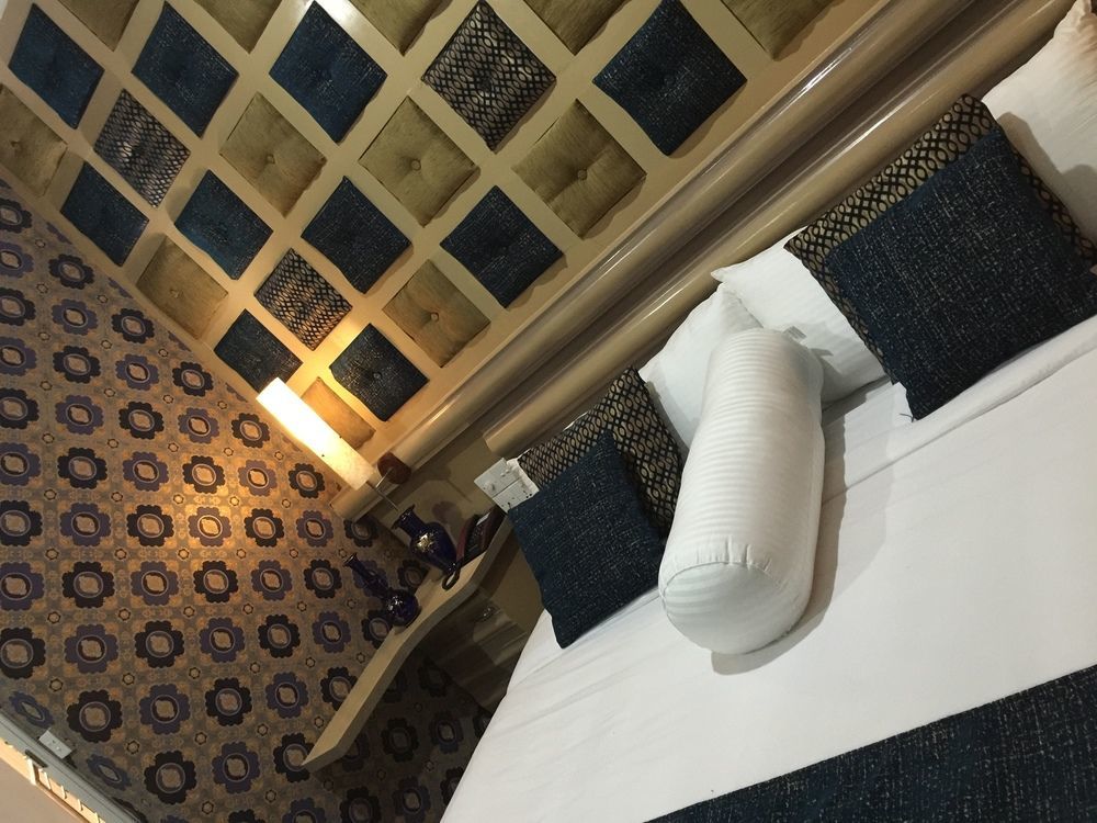 Ayaana Boutique Hotel Канди Экстерьер фото
