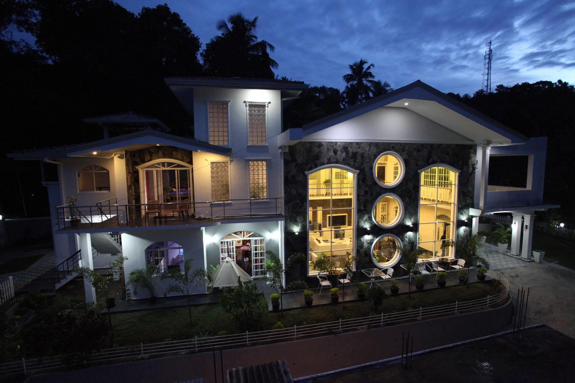 Ayaana Boutique Hotel Канди Экстерьер фото