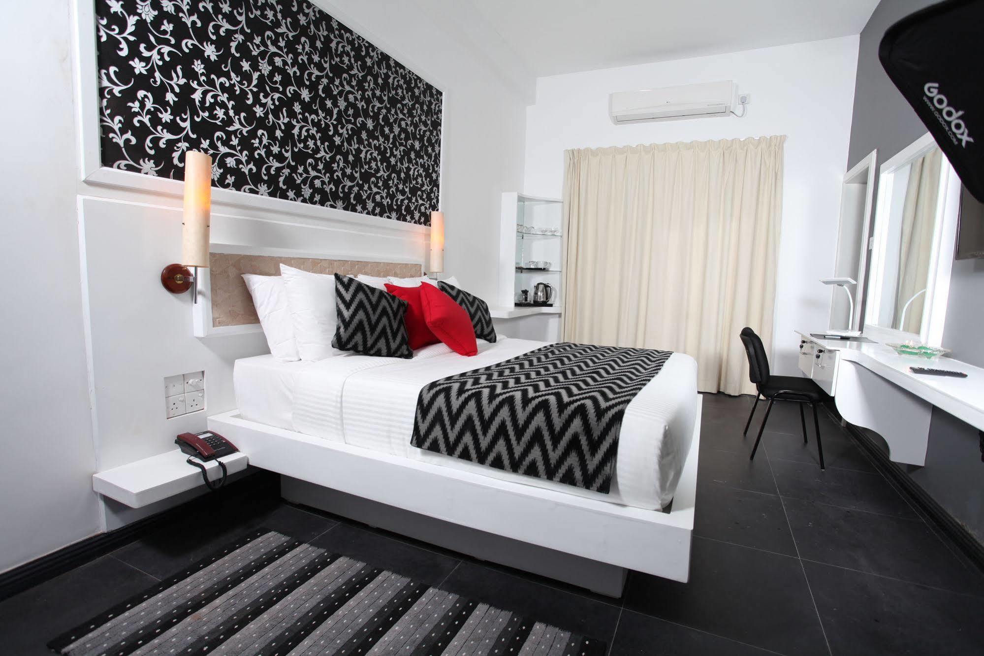 Ayaana Boutique Hotel Канди Экстерьер фото