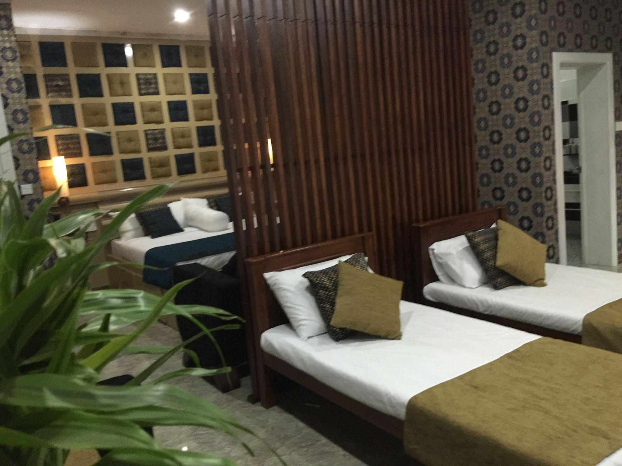 Ayaana Boutique Hotel Канди Экстерьер фото