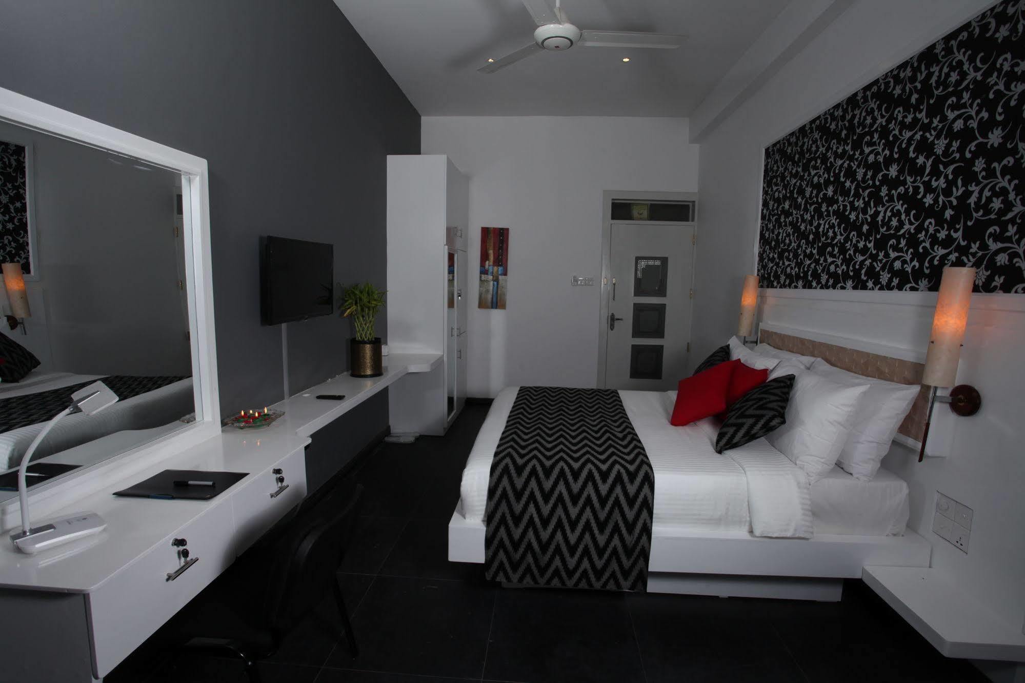 Ayaana Boutique Hotel Канди Экстерьер фото
