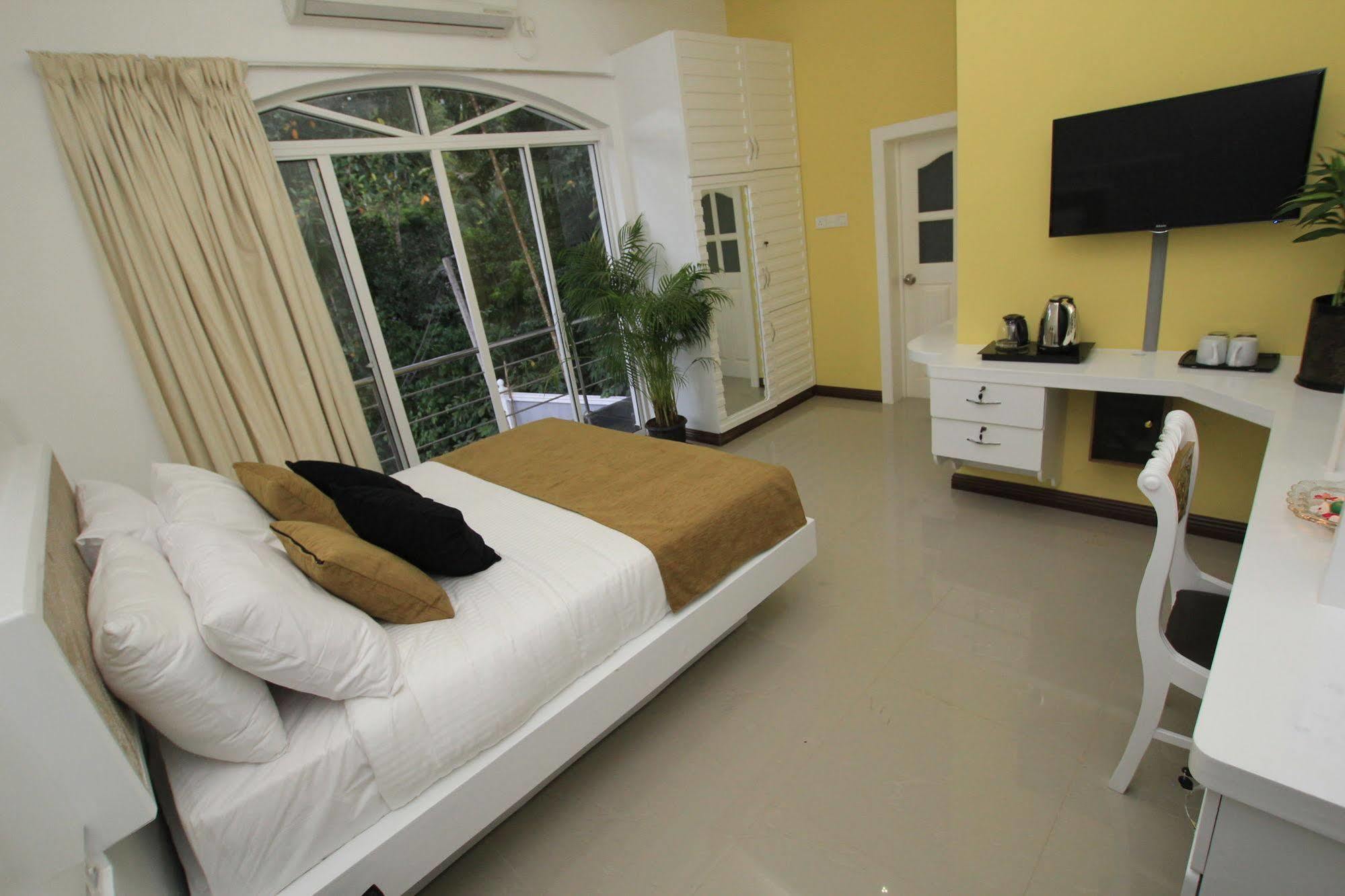 Ayaana Boutique Hotel Канди Экстерьер фото